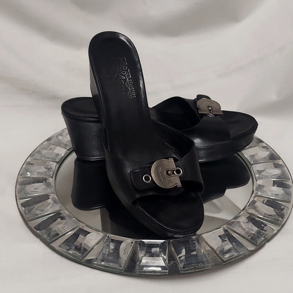 SALVATORE FERRAGAMO 8M Signature Black Mules Sandals Wedges